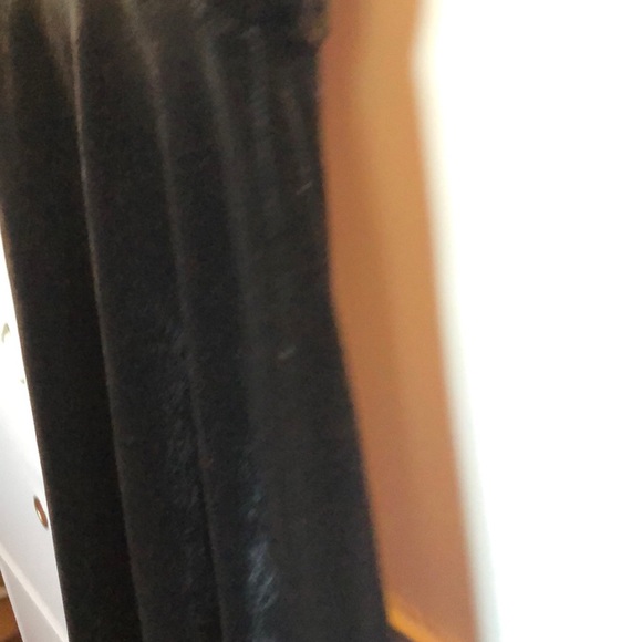 ✨⚫️ Girls Black Velvet Dress⚫️✨ - Picture 4 of 5